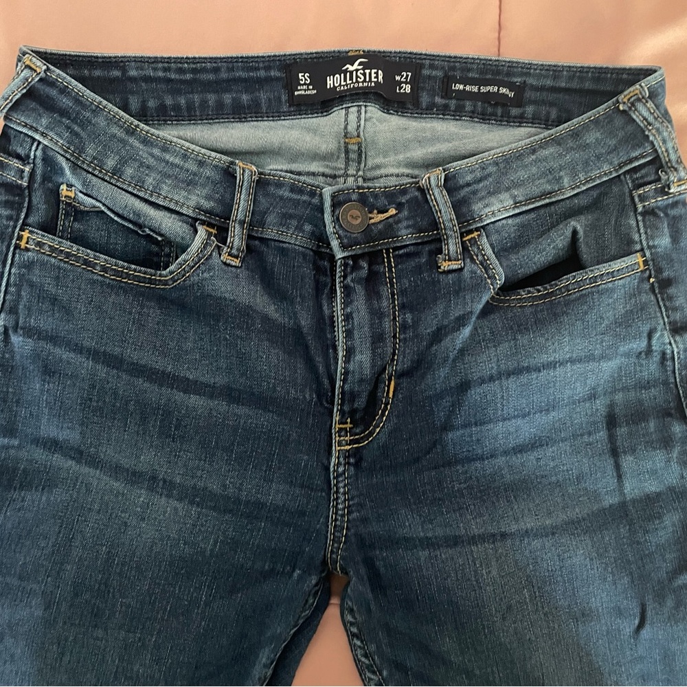 Hollister woman skinny jeans. Size- w-27 L- 28
